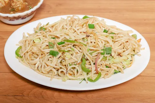 Veg Manchurian Noodles [600 Ml]