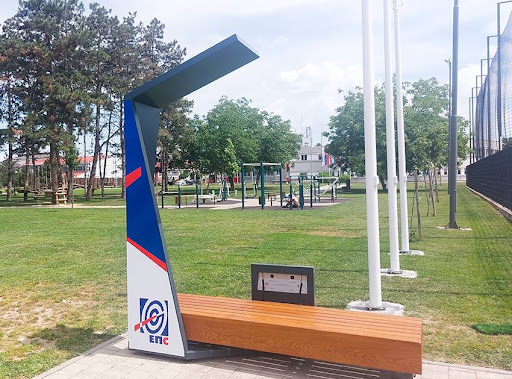 EPS postavio prvu solarnu klupu u Sportsko-rekreativnom centru u Ubu