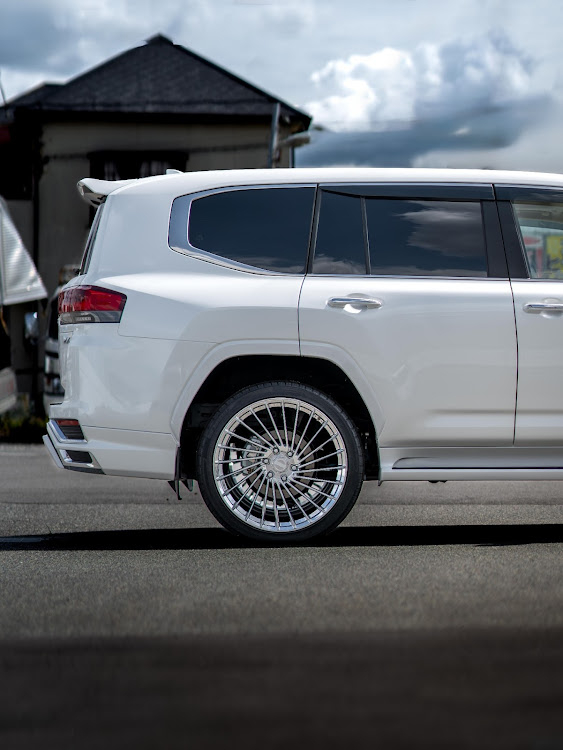 T&T FORGED さんが投稿したホイール交換・ランクル300・ランドクルーザー300・#landcruiser300・T&T FORGEDに関するカスタム事例の投稿画像9枚目