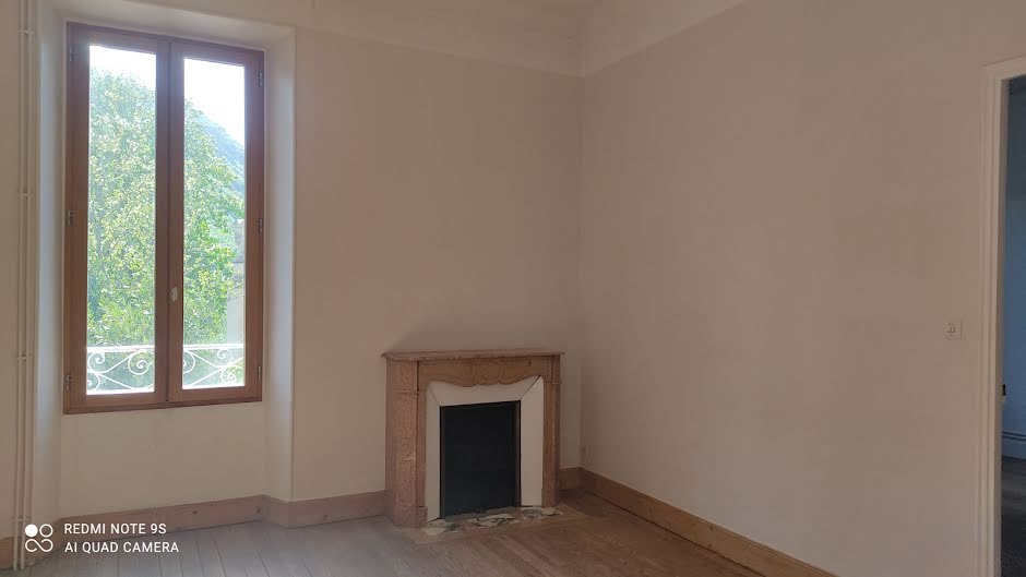 Location  appartement 3 pièces 77.01 m² à Laragne-Montéglin (05300), 732 €