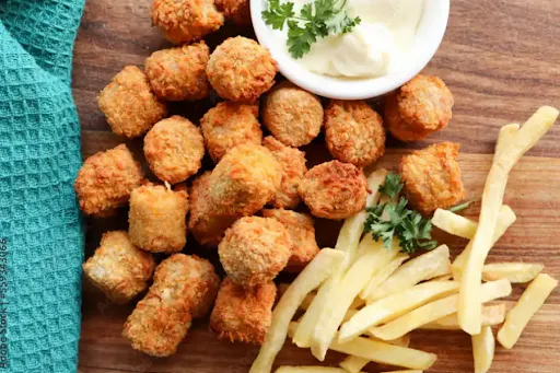 8 Peri Peri Veg Nuggets + 4 Cheese Garlic Bread + Medium Fries