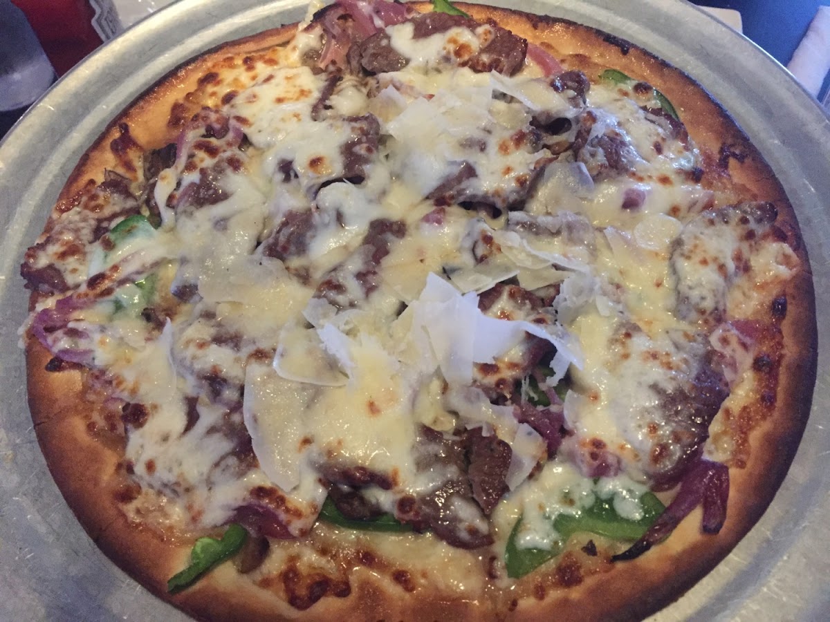 Shaved Filet Mignon pizza with caramelized onions and green bell peppers, mozzarella and Parmesan aioli. OMG SUPER YUMMY!!