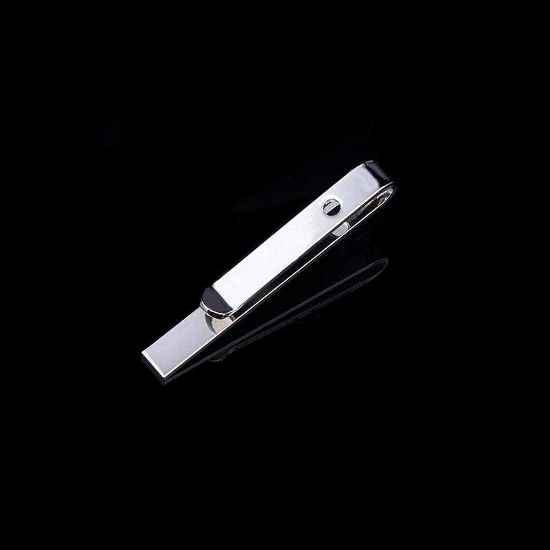 Gouden zilveren eenvoudige heren stropdasclip. Een subtiele en elegante accessoire om uw outfit te verfraaien en uw persoonlijke stijl te benadrukken.