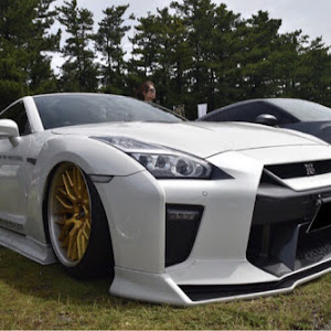 NISSAN GT-R