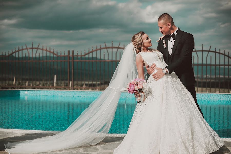 Fotógrafo de casamento Dilyana Keremedchieva (bordikmedia). Foto de 29 de fevereiro 2020