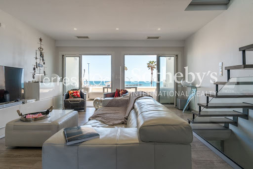 Seaside house with terrace 4