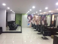 Fashion Quotient Unisex Salon photo 1