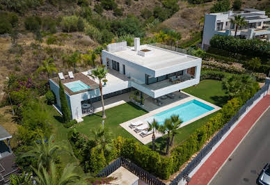 Villa with pool 9