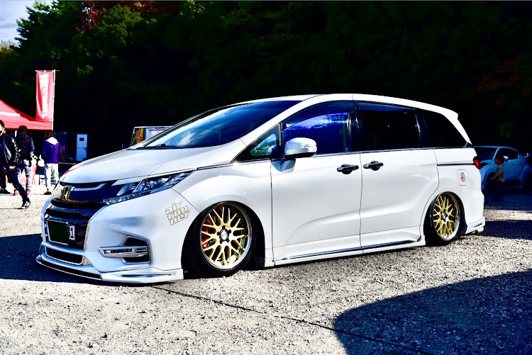 オデッセイのワゴニストミーティングSPL三木・場外ですが展示車の様に朝早くから・MT出席者と共に会場に到着・見学者笑🤣駐車場に警備員さん・に守られて安心駐車出来ました😮‍💨に関するカスタム事例の投稿画像3枚目