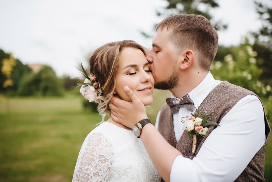 Fotógrafo de casamento Yuliya Esina (esinaphoto). Foto de 19 de junho 2017