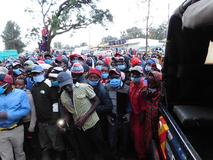 Unruly crowd outside Njonanjo House during a bar raid in Ol Kalou town on Wednesday evening.