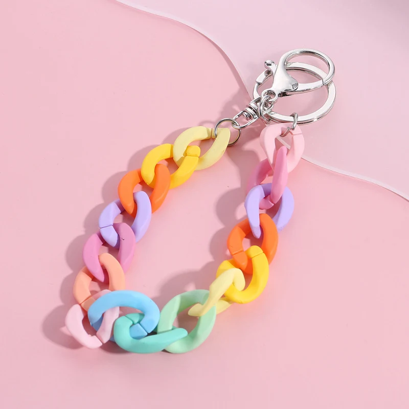 Pendentif porte-clés vêtement à chaîne acrylique colorée, un accessoire unique et tendance pour personnaliser vos tenues et afficher votre style.
