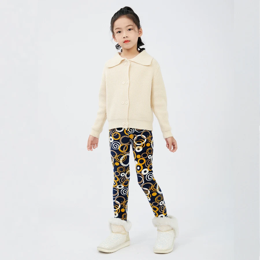 Roupa térmica de veludo estampada para meninas no outono e inverno, tamanhos médio e grande, base para aquecimento e conforto.
