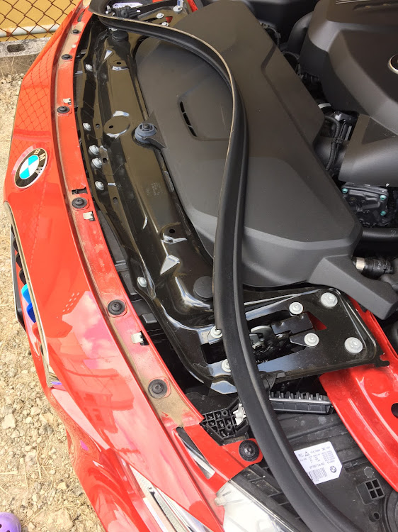 3シリーズ セダンのDIY・フロントグリル交換・グリルネット加工取り付け・M3タイプグリルに関するカスタム事例の投稿画像3枚目