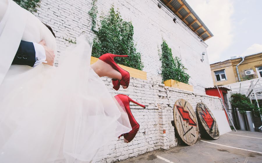 Fotografo di matrimoni Denis Komarov (komaroff). Foto del 7 aprile 2014