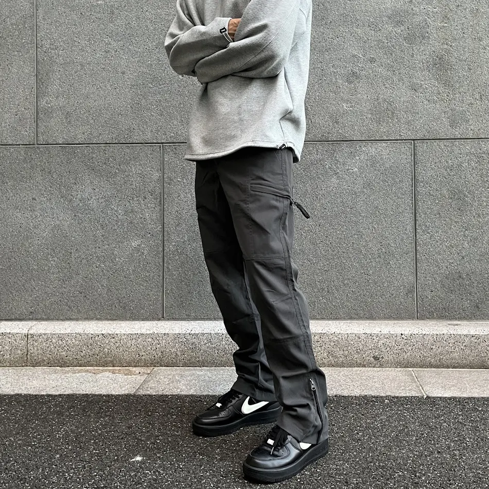 Pantalones Tácticos Funcionales Impermeables para Exteriores Resistencia al agua y diseño robusto. Ideales para actividades al aire libre.