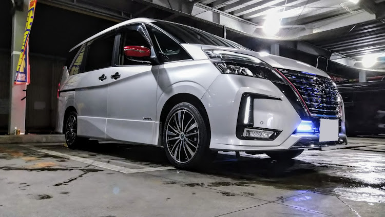 セレナのコロナに負けるな❗頑張ろう日本❗・寒いけど洗車しよう🥰・艶々💯％ボディー🥰・楽しく投稿😊✨・セレナ最高😍に関するカスタム事例の投稿画像7枚目