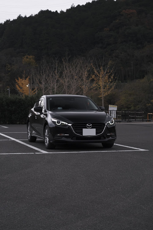 アクセラスポーツの12月もよろしくお願いします・駐車場でパシャリ・BMアクセラスポーツ・マツダ・ドライブに関するカスタム事例の投稿画像1枚目