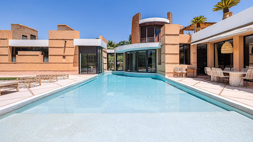 Villa with pool 1