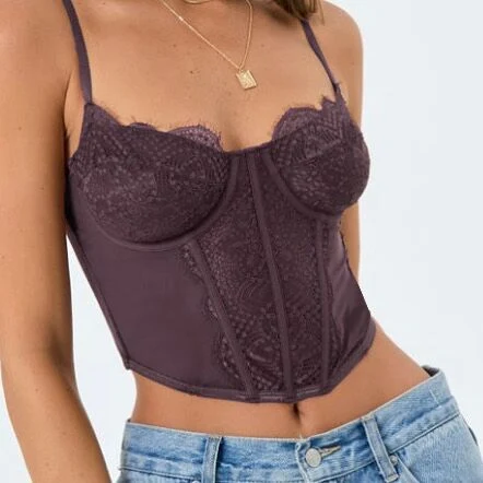 Top tubo donna in pizzo sexy e plissettato, perfetto per un look femminile e seducente, ideale per serate speciali o eventi estivi.