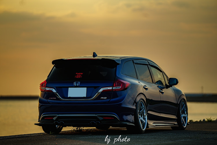 ジェイドのBLITZ DAMPER ZZR  Spec DSC PLUS・WORK ZEAST BST1・夕暮れ撮影・ドアミラーウインカーの中身がww・ドアミラーウインカーやり直しますwに関するカスタム事例の投稿画像5枚目