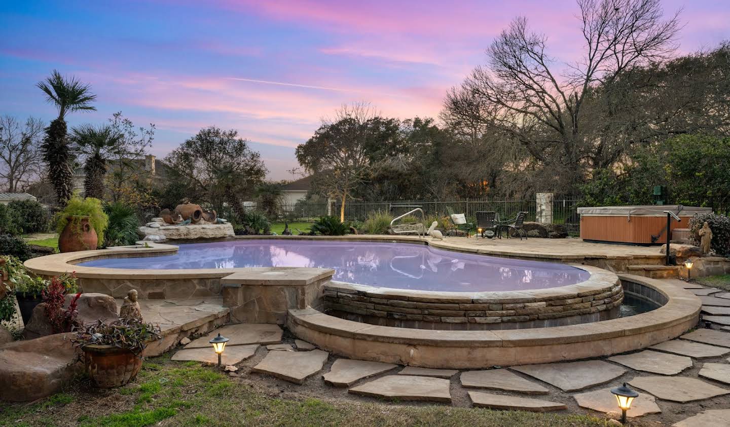 House with pool and terrace Lakeway