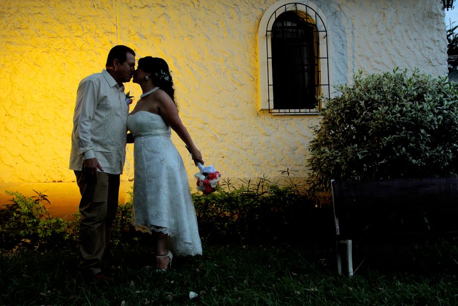 Fotografo di matrimoni Gems Fotografia (saavedra). Foto del 31 maggio 2015
