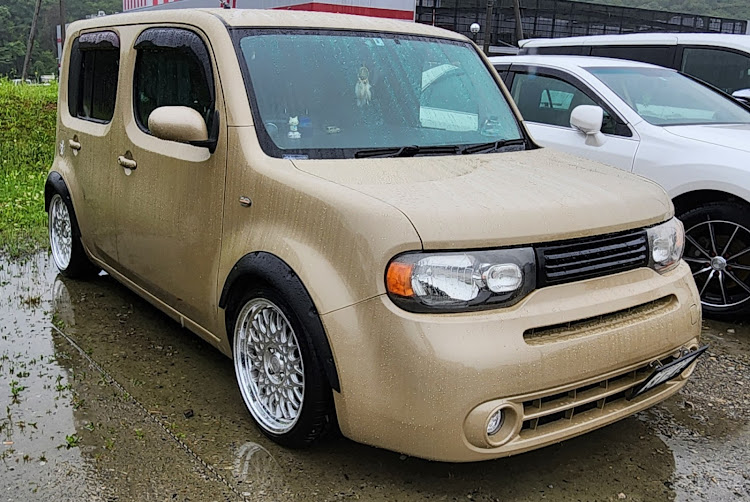 キューブのフリPaPa杯・補強バー・雨が滴るいい車・自動車税・オールジャンルDreamsに関するカスタム事例の投稿画像1枚目