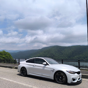 M4 クーペ F82