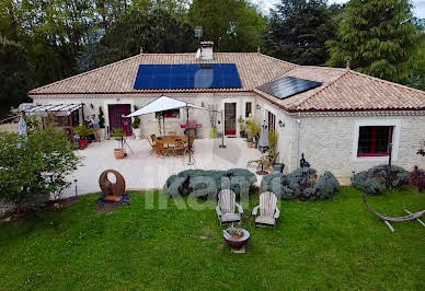 Maison avec piscine et terrasse 1