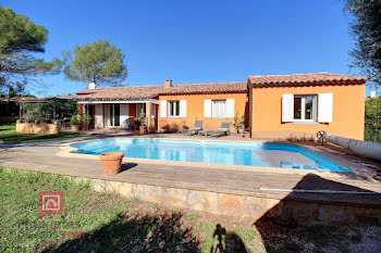 villa à Roquebrune-sur-Argens (83)