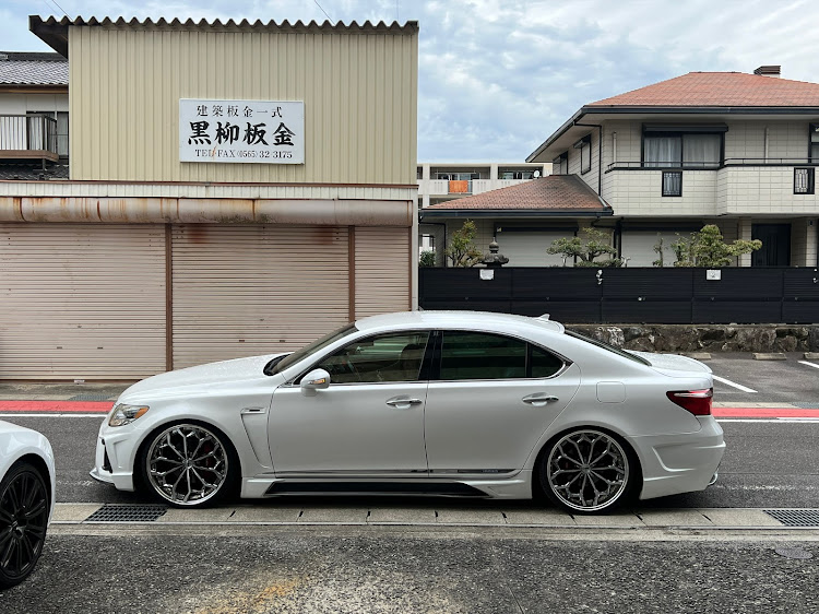 LSのLEXUS・LS460・自動車税・トライクに関するカスタム事例の投稿画像2枚目