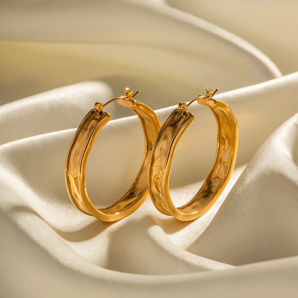 Europese en Amerikaanse stijl oorbellen, 18K goud. Tijdloze elegantie voor dames. Perfect voor dagelijks gebruik en speciale gelegenheden.