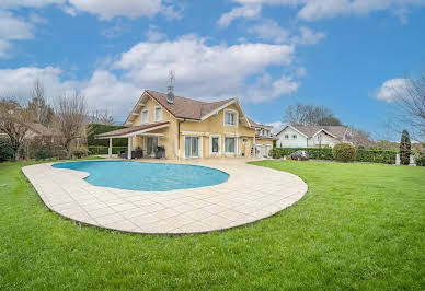 House with pool 11