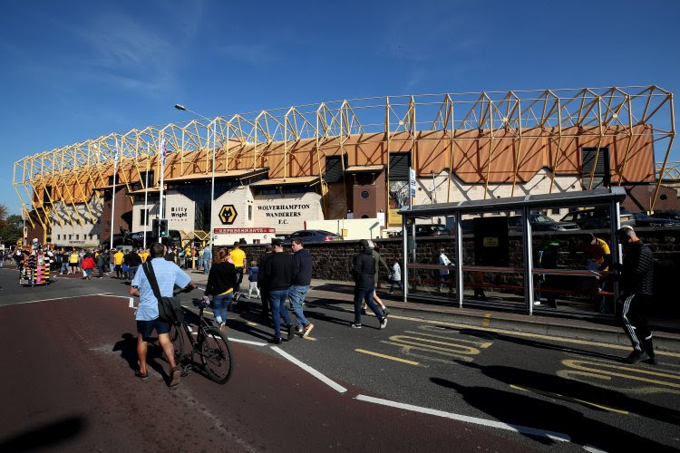 Une fan d'un club de Premier League interdite de stade pour jet de...tarte