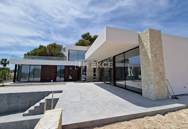 Maison avec piscine et terrasse 2