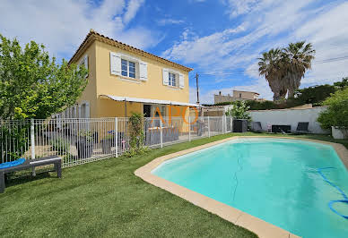 Maison avec piscine et terrasse 9