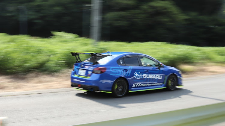 WRX STIのWRX・蛍光イエロー・HONDA・SUBARU・撮影会に関するカスタム事例の投稿画像14枚目