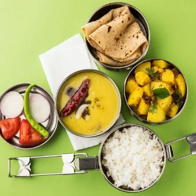 Kadhai Paneer Aloo Gobhi Matar Dry Saturday Tiffin ( 5 Roti )