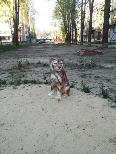 Tiger statue