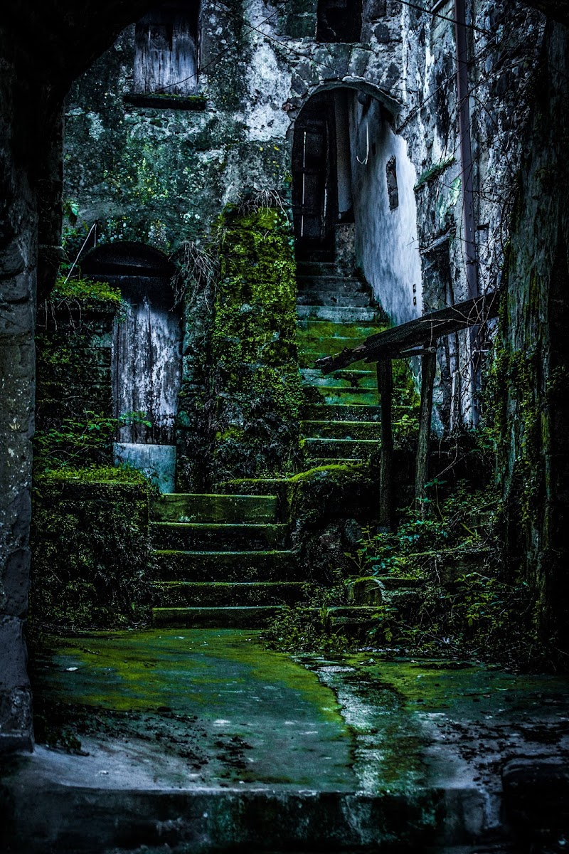 Abandoned Village di JohnnyGiuliano