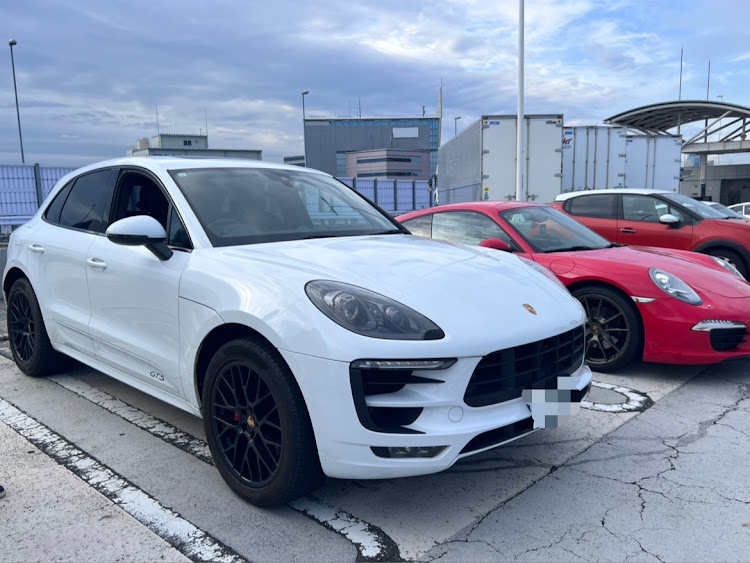 NISSAN GT-Rのスガスペック・BBS LM DG-BKBD・ローアングルショット・マカンGTS・関東圏のカー活を盛り上げ隊に関するカスタム事例の投稿画像2枚目