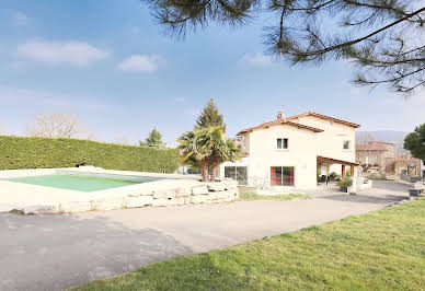 Maison avec piscine et terrasse 6