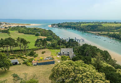 Seaside property with pool 3