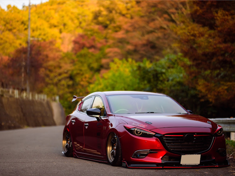 ランペッドエーレさんが投稿した紅葉ドライブ・紅葉と愛車・紅葉・写活の秋に関するカスタム事例の投稿画像1枚目