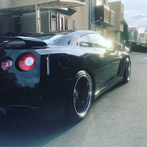 NISSAN GT-R