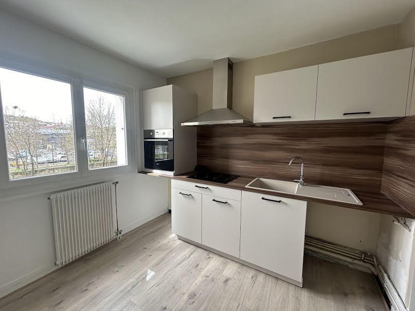 Location  appartement 4 pièces 85 m² à Brives-Charensac (43700), 765 €