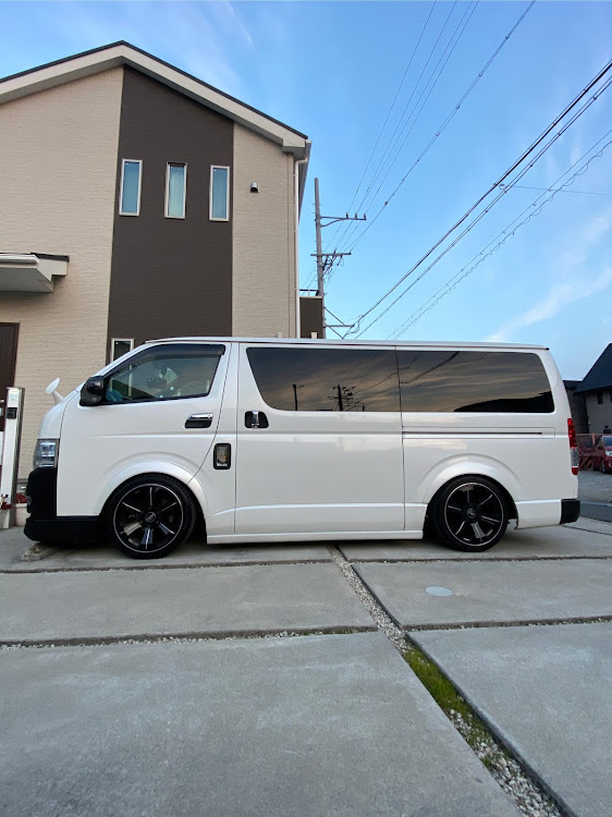 ハイエースバンのハイエース・白黒パンダ・3型ハイエース・自家塗装に関するカスタム事例の投稿画像3枚目