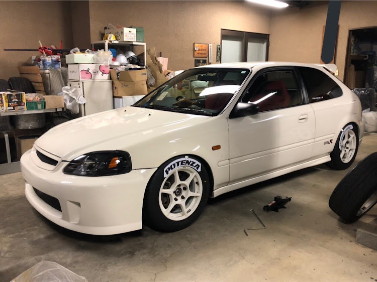 シビックタイプRのホイール・ホイール交換・P1レーシング・不正改造車取締月間に関するカスタム事例の投稿画像1枚目