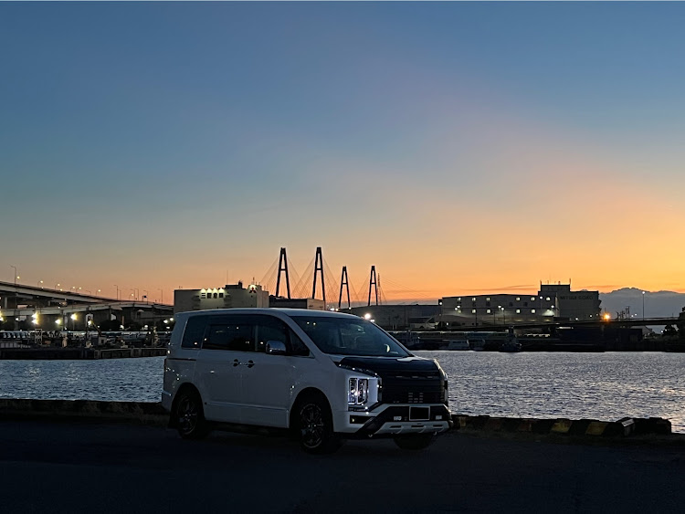 デリカD:5のお題に乗っかってみた・お題提出・海と愛車・夕焼けと愛車・金城埠頭に関するカスタム事例の投稿画像10枚目
